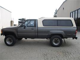 1988 TOYOTA PICK UP GRAY 2 DR 1/2 TON DELUXE STANDARD CAB LONG BED 3.0L  Z15958